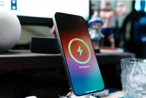 汕头苹果15换屏服务分享用什么充电器给iPhone15充电更好 
